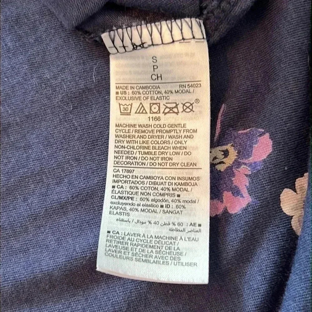 Old Navy Blue Floral Smocked Babydoll Top | Size SP PTP 21” - Picture 9 of 11